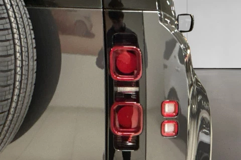 Land Rover Defender 110 3.0D I6 MHEV S 4WD Auto 183 kW (249 CV)