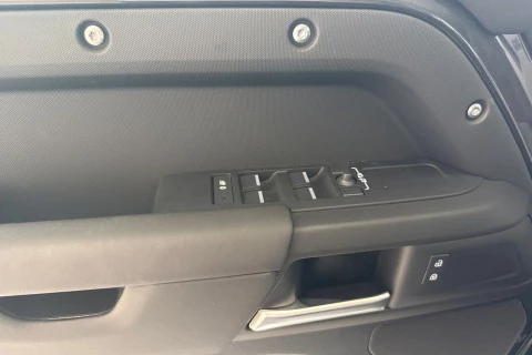 Land Rover Defender 110 3.0D I6 250 MHEV Auto 4WD 183 kW (249 CV)