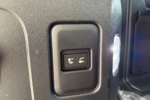 Land Rover Defender 110 3.0D I6 250 MHEV Auto 4WD 183 kW (249 CV)