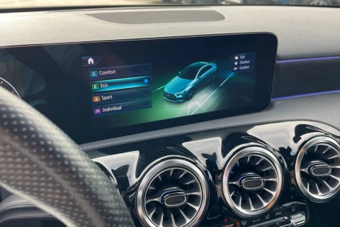 Mercedes-Benz Clase A A 200 d Sedán