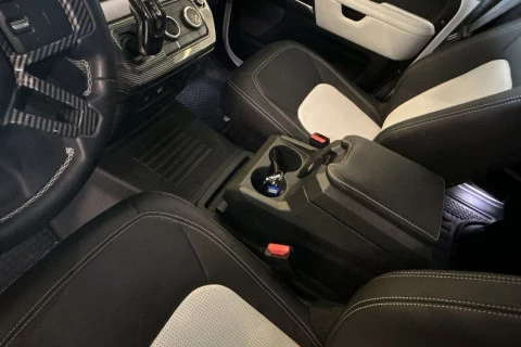 Land Rover Defender 110 D200 MHEV Standard 4WD Auto 147 kW (200 CV)