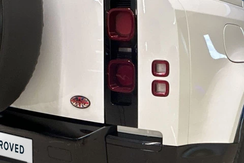 Land Rover Defender 110 D200 MHEV Standard 4WD Auto 147 kW (200 CV)