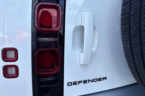Land Rover Defender 110 3.0D I6 250 MHEV Auto 4WD 183 kW (249 CV)