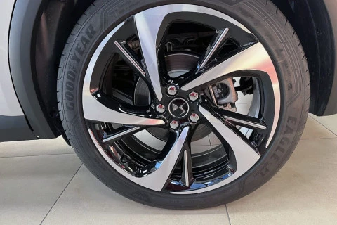 DS 7 PLUG-IN HYBRID AWD 300 ÉTOILE