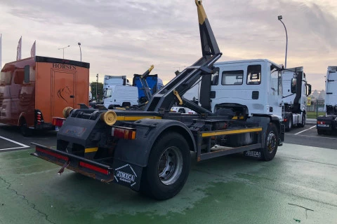 Iveco Eurocargo 180E28 + GANCHO PORTACONTENEDORES 10 TONELDAS