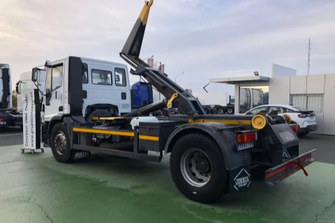 Iveco Eurocargo 180E28 + GANCHO PORTACONTENEDORES 10 TONELDAS