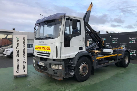 Iveco Eurocargo 180E28 + GANCHO PORTACONTENEDORES 10 TONELDAS