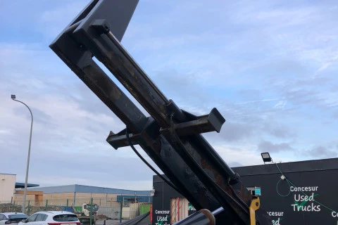 Iveco Eurocargo 180E28 + GANCHO PORTACONTENEDORES 10 TONELDAS