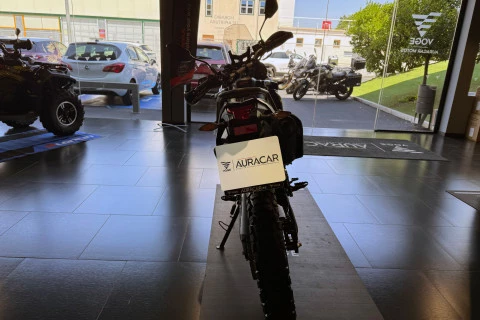 Voge 300 RALLY Negra