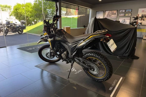 Voge 300 RALLY Negra