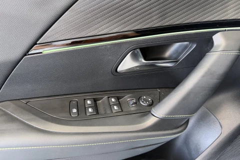 Peugeot 2008 GT Puretech 130 S&S EAT8