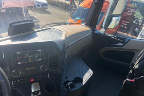 Mercedes-Benz Actros 1851