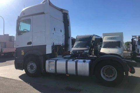 Mercedes-Benz Actros 1851