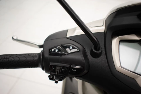 Piaggio Beverly 300 HPE .
