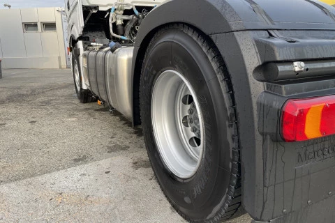 Mercedes-Benz Actros L 1863