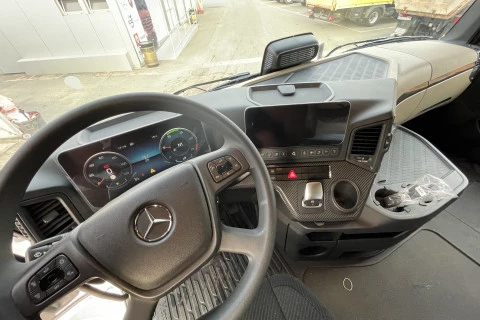 Mercedes-Benz Actros L 1863