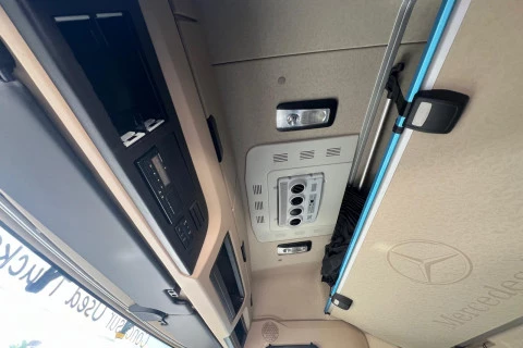 Mercedes-Benz Actros 1851 LS 