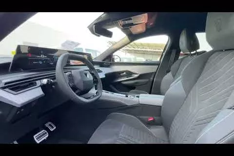 Peugeot e-3008 Allure Eléctrico 157kW
