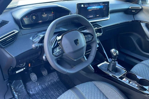 Peugeot 2008 Allure Gasolina 100 S&S 6 Vel. MAN