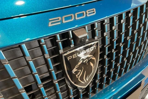 Peugeot 2008 Allure Gasolina 100 S&S 6 Vel. MAN