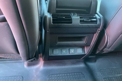 Land Rover Defender 110 3.0D I6 MHEV X-Dynamic SE 4WD AT 183 kW (249 CV)