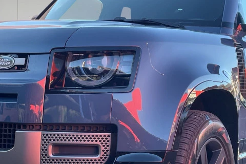 Land Rover Defender 110 3.0D I6 MHEV X-Dynamic SE 4WD AT 183 kW (249 CV)