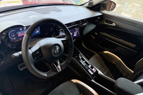 Alfa Romeo Junior Ibrida Sport Speciale 108kW (145CV)