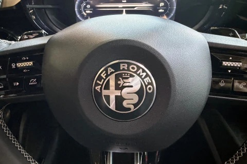 Alfa Romeo Junior Ibrida Sport Speciale 108kW (145CV)