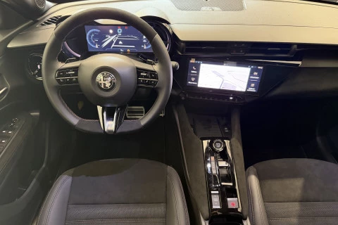 Alfa Romeo Junior Ibrida Intensa 108kW (145CV)