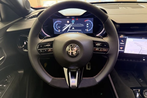 Alfa Romeo Junior Ibrida Intensa 108kW (145CV)
