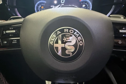 Alfa Romeo Junior Ibrida Intensa 108kW (145CV)