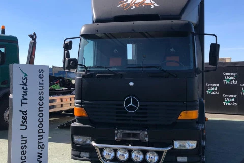 Mercedes-Benz Axor 1823 L TRANSPORTE DE CABALLOS