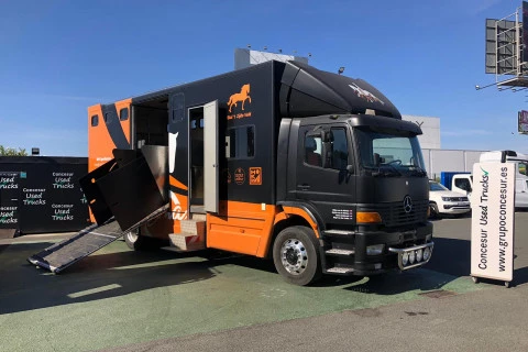 Mercedes-Benz Axor 1823 L TRANSPORTE DE CABALLOS