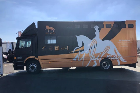 Mercedes-Benz Axor 1823 L TRANSPORTE DE CABALLOS