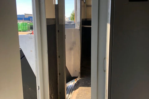 Mercedes-Benz Axor 1823 L TRANSPORTE DE CABALLOS