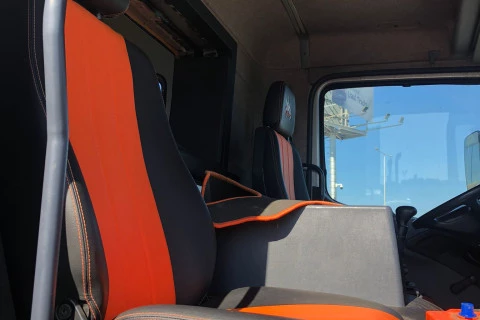 Mercedes-Benz Axor 1823 L TRANSPORTE DE CABALLOS