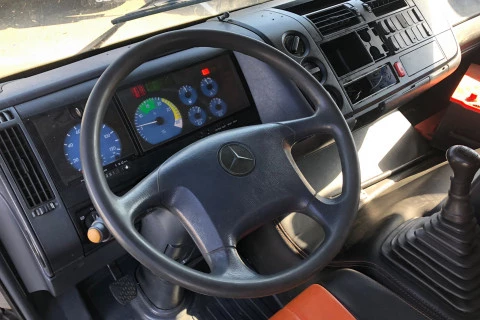 Mercedes-Benz Axor 1823 L TRANSPORTE DE CABALLOS