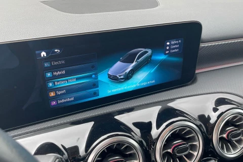Mercedes-Benz Clase A A 250 e con tecnología híbrida EQ Sedán