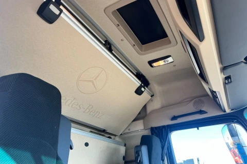 Mercedes-Benz Actros 1951 LS