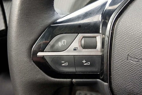 Peugeot 2008 Allure Puretech 100 S&S 6 Vel. MAN