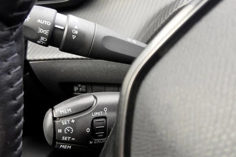 Peugeot 2008 Allure Puretech 100 S&S 6 Vel. MAN