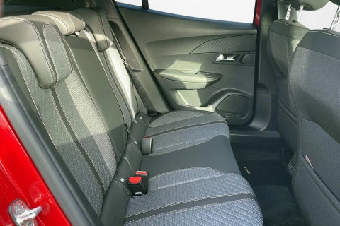 Peugeot e-2008 Eléctrico Allure 156 (115kW)