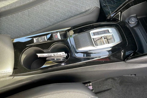 Peugeot e-2008 Eléctrico Allure 156 (115kW)