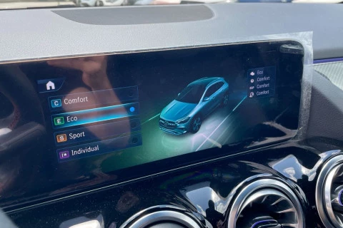 Mercedes-Benz GLA GLA 200 D