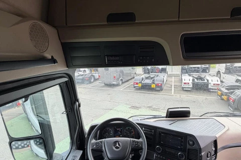 Mercedes-Benz Actros 1851