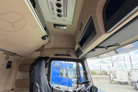 Mercedes-Benz Actros 1851