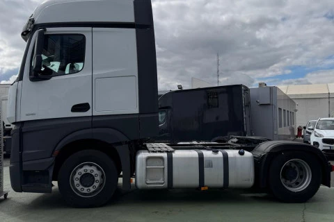 Mercedes-Benz Actros 1851