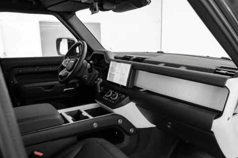 Land Rover Defender 110 3.0D I6 MHEV X-Dynamic SE 4WD AT 221 kW (301 CV)