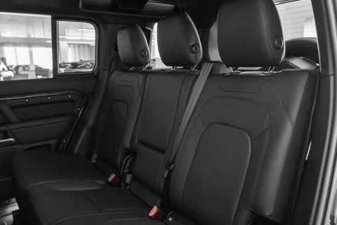 Land Rover Defender 110 3.0D I6 MHEV X-Dynamic SE 4WD AT 221 kW (301 CV)