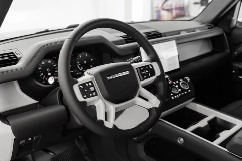 Land Rover Defender 110 3.0D I6 MHEV X-Dynamic SE 4WD AT 221 kW (301 CV)